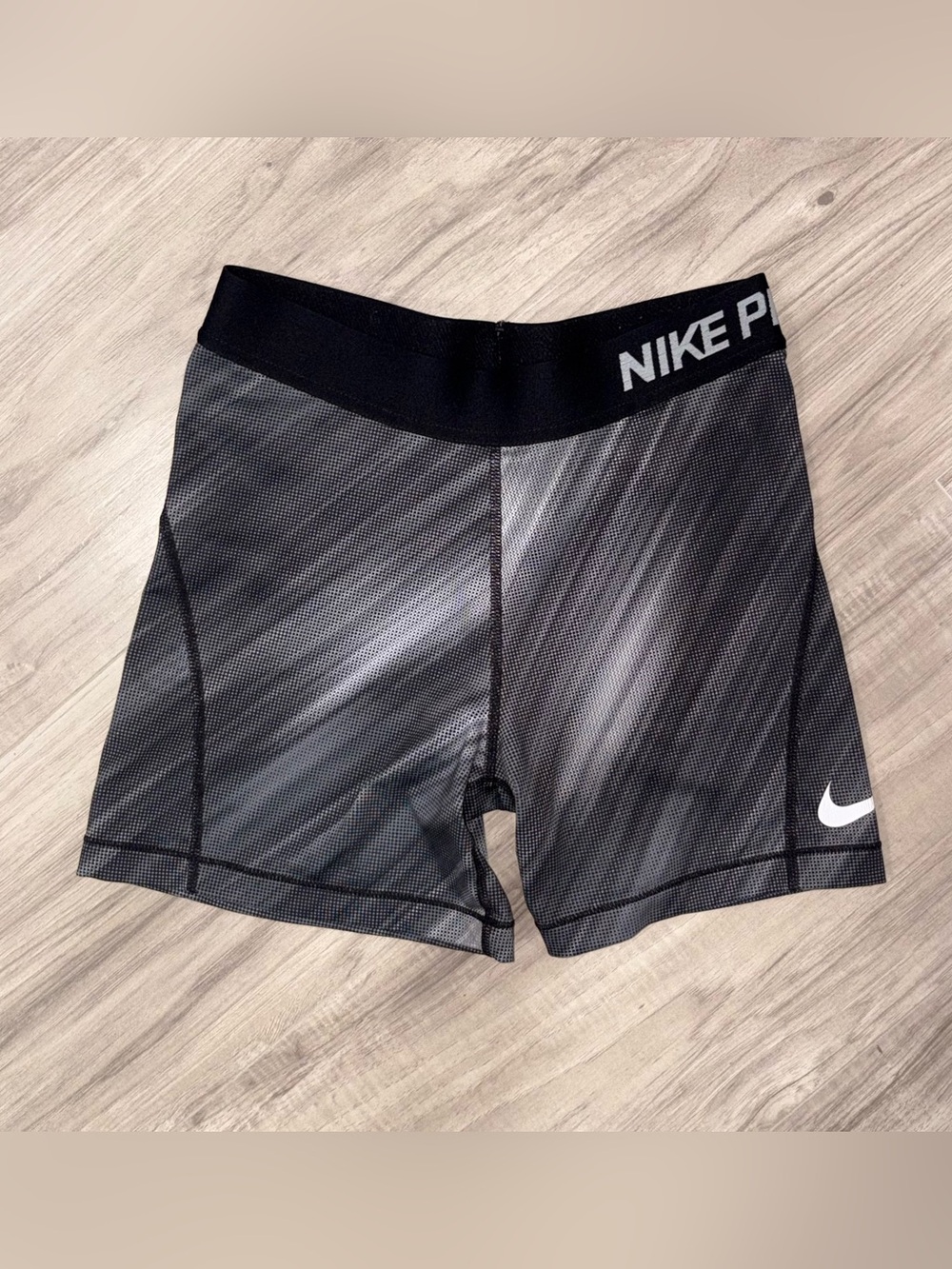 Woman’s Nike pros Dri-Fit shorts S
